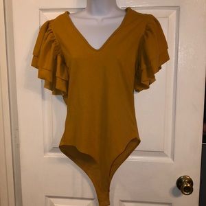 Jasmine mustard puffy sleeve bodysuit sz L